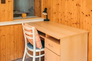 Apartmán 1+1 – psací stůl
