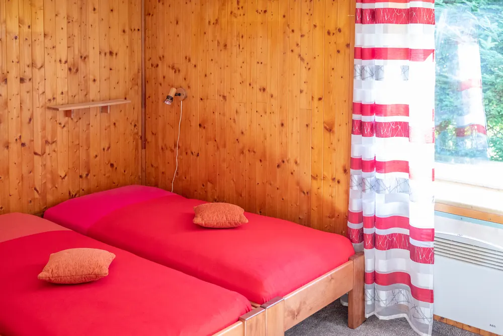 Apartmán 1+1 – lůžka u okna